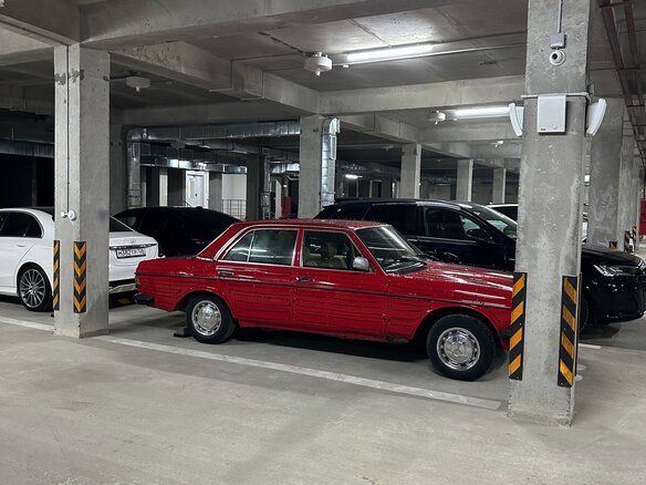 1981 Mercedes-Benz W123 200 4-speed, красный - вид 15