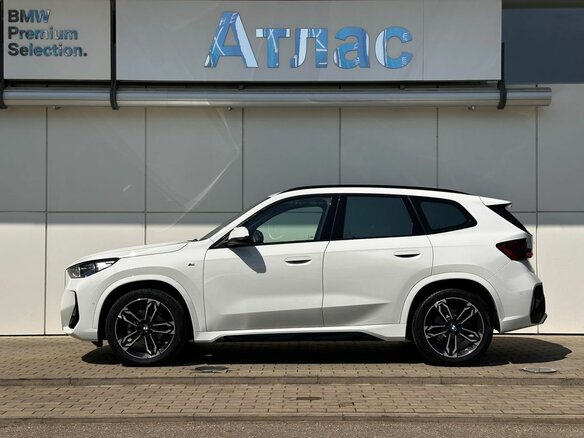2025 BMW X1 20i xDrive III (U11/U12), белый - вид 4