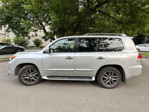 2013 Lexus LX 570 III Рестайлинг, серебристый, 5100000 рублей - вид 5