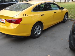 2017 Chevrolet Malibu IX, жёлтый, 1150000 рублей, вид 3