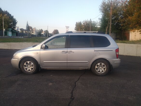 2006 Kia Carnival II, серый, 715000 рублей - вид 4