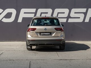 2017 Volkswagen Tiguan II, бежевый, 2255000 рублей, вид 4