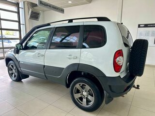 2017 Chevrolet Niva I Рестайлинг, белый, 779900 рублей, вид 3