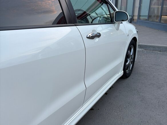 2009 Honda Stream II Рестайлинг, белый, 1290000 рублей - вид 1