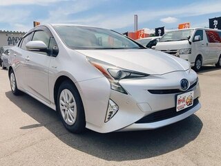 2017 Toyota Prius IV (XW50), серебристый, 1300000 рублей, вид 3