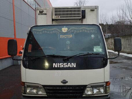 1988 Nissan Atlas, белый, 920000 рублей, вид 3