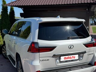 2017 Lexus LX 570 III Рестайлинг 2, белый, 7650000 рублей, вид 3