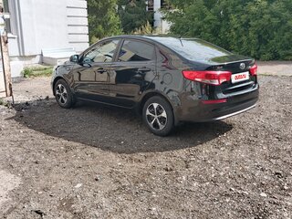 2015 Kia Rio III Рестайлинг, чёрный, 850000 рублей, вид 4
