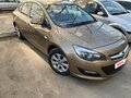 2013 Opel Astra J Рестайлинг, бежевый, 900000 рублей - вид 3