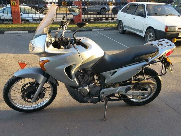 2004 Honda XL650V Transalp, серебристый - вид 4