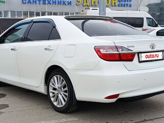 2015 Toyota Camry VII (XV50) Рестайлинг, белый, 2030000 рублей, вид 3
