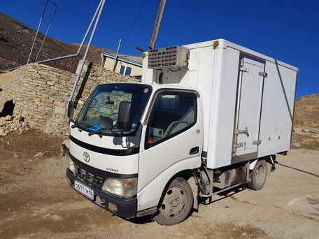 2003 Toyota Dyna, белый, 2000000 рублей, вид 2