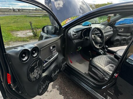 2012 Kia Rio 5-speed III, чёрный, 800000 рублей, вид 2