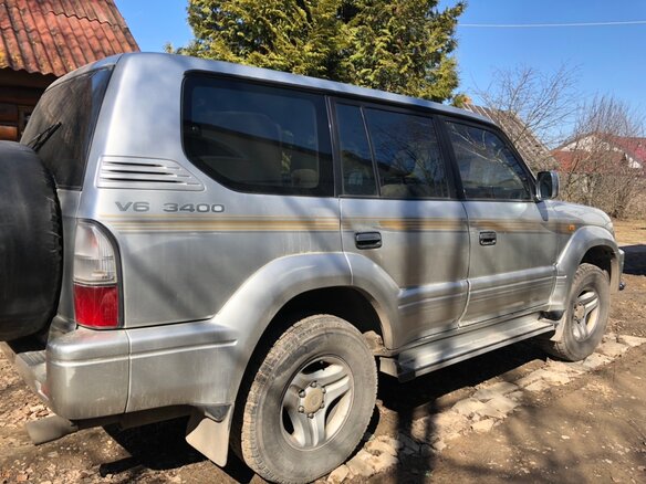 2001 Toyota Land Cruiser Prado 90 Series Рестайлинг, серебристый, 1900000 рублей - вид 2