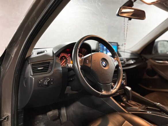 2011 BMW X1 18i I (E84), коричневый, 1390000 рублей - вид 17