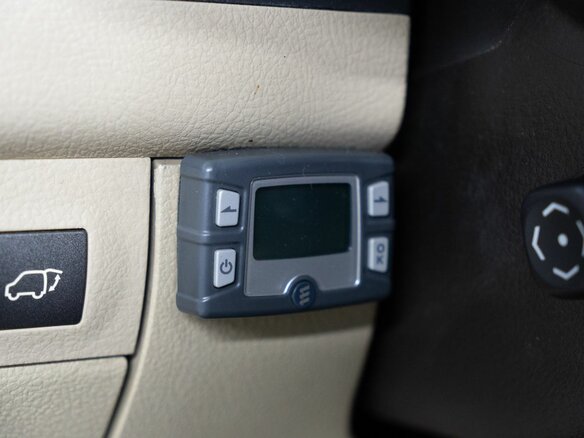 2011 Lexus LX 570 III, чёрный, 3329000 рублей - вид 14