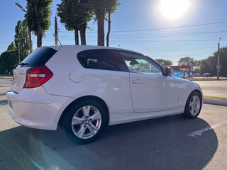 2010 BMW 1 серии 118i I (E81/E82/E87/E88) Рестайлинг, белый, 899000 рублей, вид 4