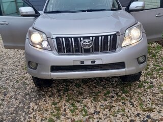 2010 Toyota Land Cruiser Prado 150 Series, серебристый, 2900000 рублей, вид 3