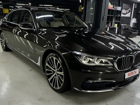 2015 BMW 7 серии Long 750Li xDrive VI (G11/G12), коричневый, 3800000 рублей - вид 2