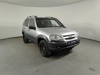 2015 Chevrolet Niva I Рестайлинг, серебристый, 529484 рублей, вид 3