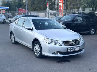 2014 Toyota Camry VII (XV50), серебристый, 1999000 рублей, вид 2