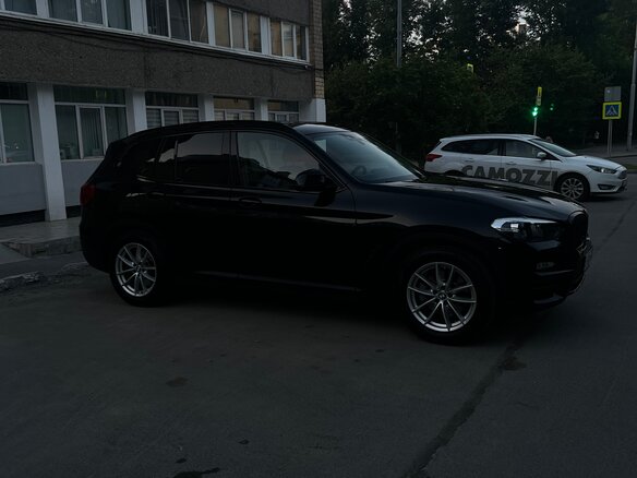 2019 BMW X3 20i xDrive III (G01), чёрный, 3495000 рублей - вид 1