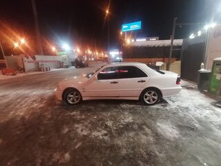 1997 Mercedes-Benz C-Класс 250 I (W202) Рестайлинг, белый, 350000 рублей, вид 4