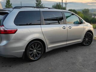 2017 Toyota Sienna III Рестайлинг, серый, 2798000 рублей, вид 5