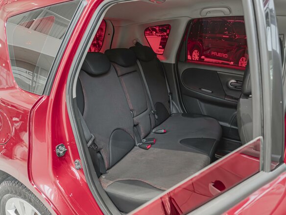 2011 Nissan Note I Рестайлинг, красный - вид 8