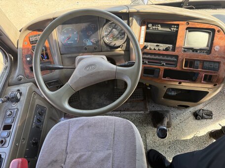 2011 Kia Granbird, серебристый, 550000 рублей, вид 3