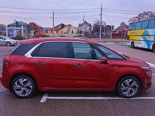 2014 Citroen C4 Picasso II, красный, 1399000 рублей, вид 3