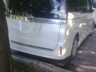 2018 Toyota Voxy III (R80) Рестайлинг, белый, 2000000 рублей, вид 5