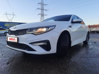 2018 Kia Optima IV Рестайлинг, белый, 1300000 рублей, вид 2