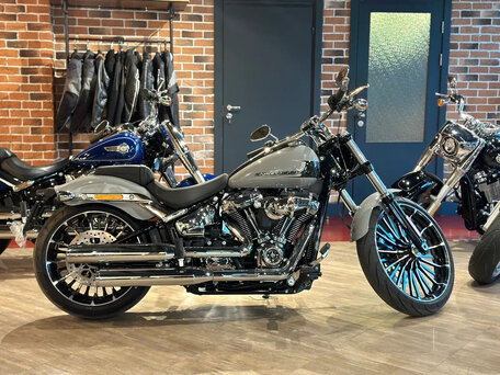 2024 Harley-Davidson Breakout, серебристый, 3850000 рублей, вид 3
