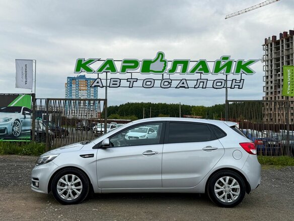 2015 Kia Rio III Рестайлинг, серебристый, 1099000 рублей - вид 3