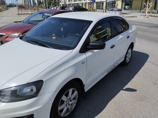 2016 Volkswagen Polo V Рестайлинг, белый, 700000 рублей, вид 4