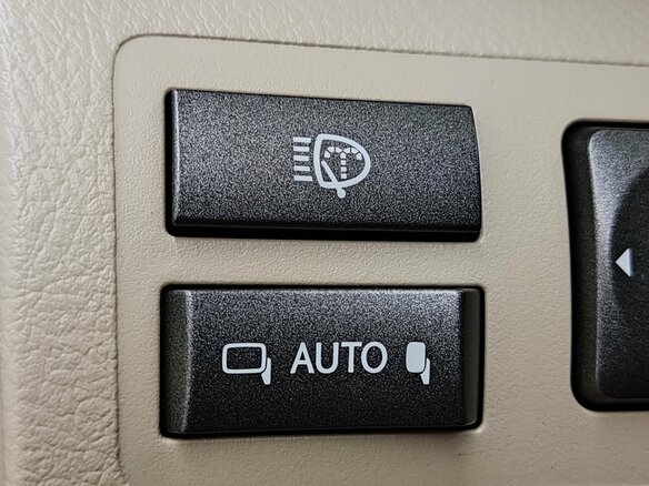 2009 Lexus LX 570 III, белый, 3200000 рублей - вид 32