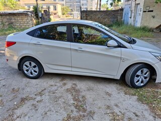 2014 Hyundai Solaris I Рестайлинг, бежевый, 1200000 рублей, вид 2