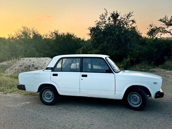 2008 Lada (ВАЗ) 2107, белый, 200000 рублей - вид 6