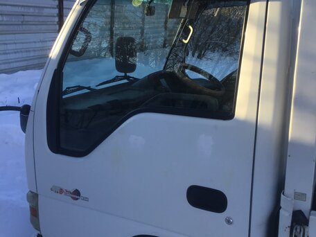 2004 Isuzu Elf (N-series), белый, 3000000 рублей, вид 2