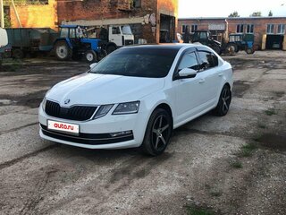 2017 Skoda Octavia III (A7) Рестайлинг, белый, 1700000 рублей, вид 1