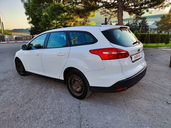 2017 Ford Focus III Рестайлинг, белый, 730000 рублей - вид 4