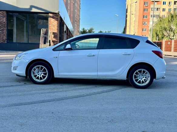 2011 Opel Astra J, белый, 700000 рублей - вид 6