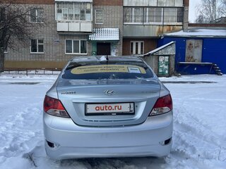 2011 Hyundai Solaris I, серебристый, 750000 рублей, вид 3