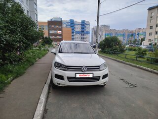 2011 Volkswagen Touareg II, белый, 1700000 рублей, вид 1