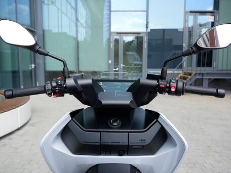 2022 BMW CE 04, белый, 1500000 рублей, вид 3