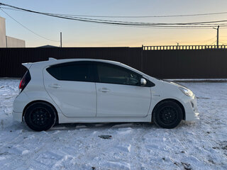 2015 Toyota Aqua I Рестайлинг, белый, 1050000 рублей, вид 4