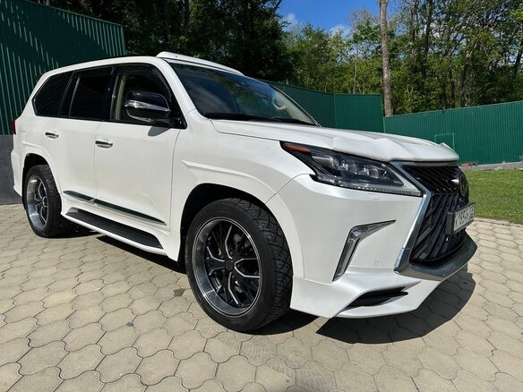 2018 Lexus LX 570 III Рестайлинг 2, белый, 9500000 рублей - вид 1