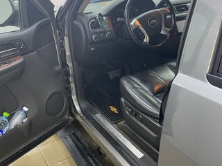 2008 Chevrolet Tahoe III, серый, 2000000 рублей, вид 3