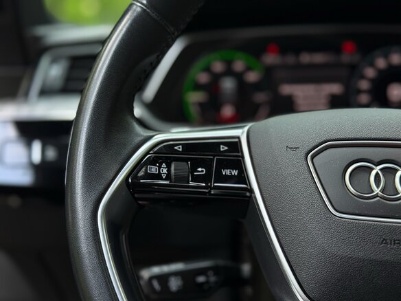 2020 Audi e-tron 55 I, синий, 5800000 рублей - вид 17
